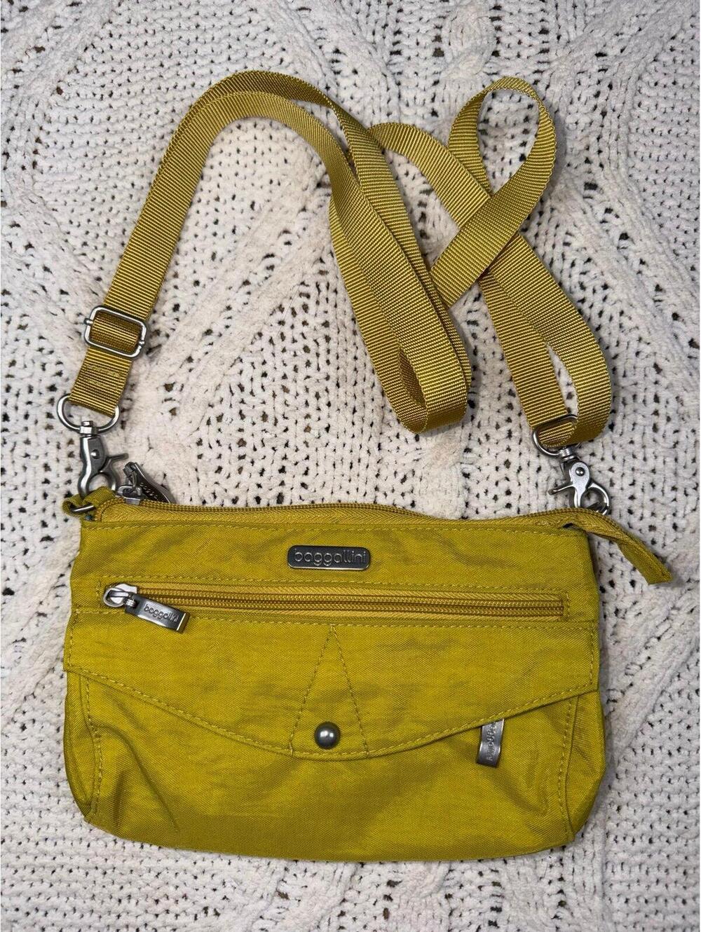 Baggallini Crossbody/ Wristlet Converter Bag Lots of Pockets Mustard